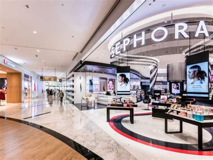 Which mall is under capitaland?