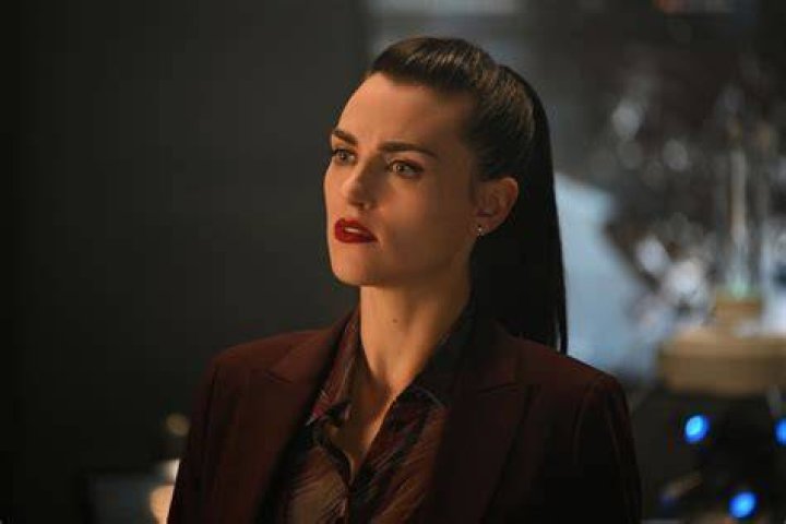 Who is lena luthor experimenting on?